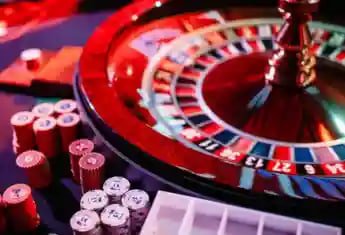Filipino players enjoying sports betting on winzir app platform